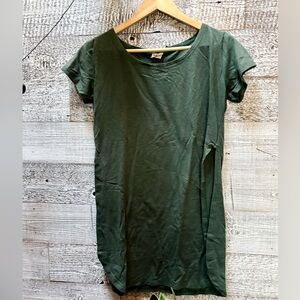 🏷  Buttercream Clothing | Split Short-Sleeved Tunic Tee - M, Pine Green